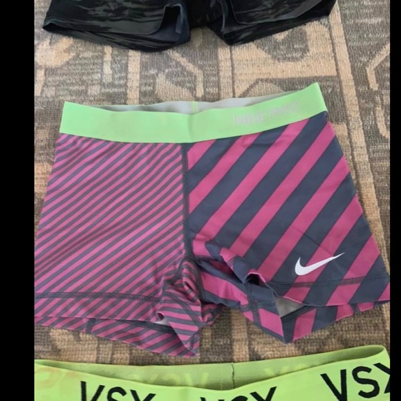 Nike pro - Picture 1 of 1